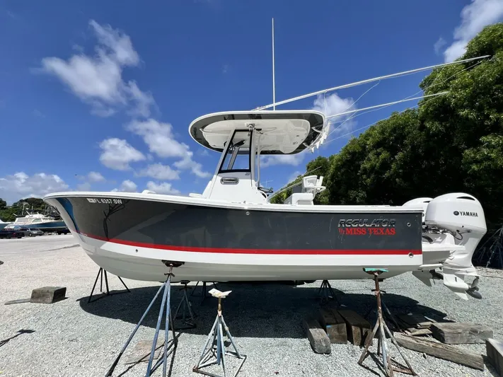 T/t Miss Texas Yacht Photos Pics 2020 Regulator 23 boat on stands, clear sky, Yamaha engine visible.