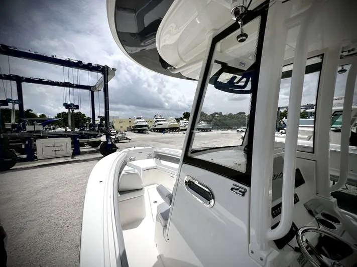 T/t Miss Texas Yacht Photos Pics 2020 Regulator 23 boat at marina, showcasing sleek design and modern features.