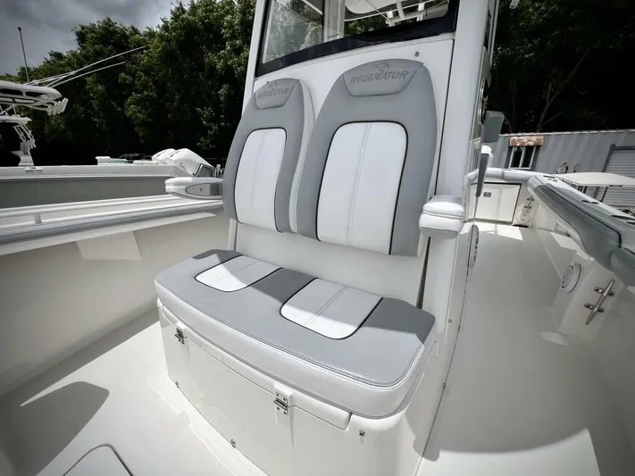T/t Miss Texas Yacht Photos Pics 2020 Regulator 23 boat seating with gray and white cushions, showcasing sleek design.