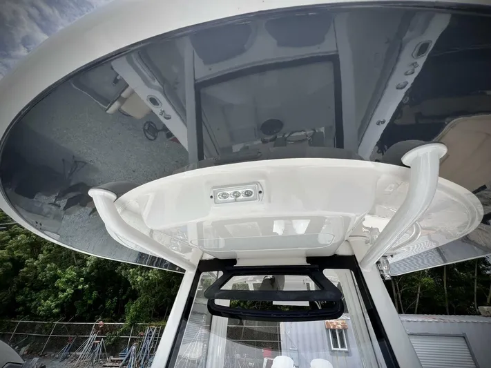 T/t Miss Texas Yacht Photos Pics 2020 Regulator 23 boat T-top with sleek design and integrated lighting.