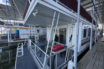 Sumerset Houseboat