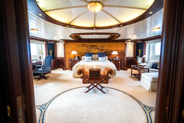 1998-178-6-amels-motor-yacht