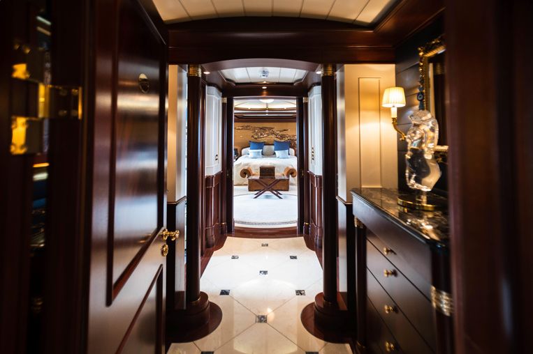1998-178-6-amels-motor-yacht
