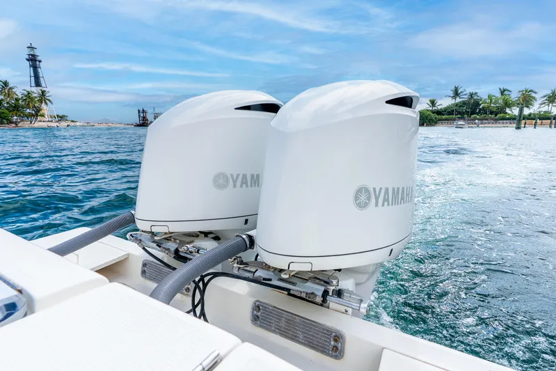  Yacht Photos Pics 2016 SeaVee 340Z boat with dual Yamaha outboard engines on the ocean.