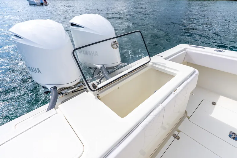  Yacht Photos Pics 2016 SeaVee 340Z boat with Yamaha outboard engines on a calm water surface.