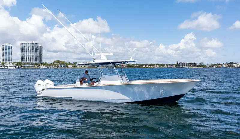Lily Yacht Photos Pics 