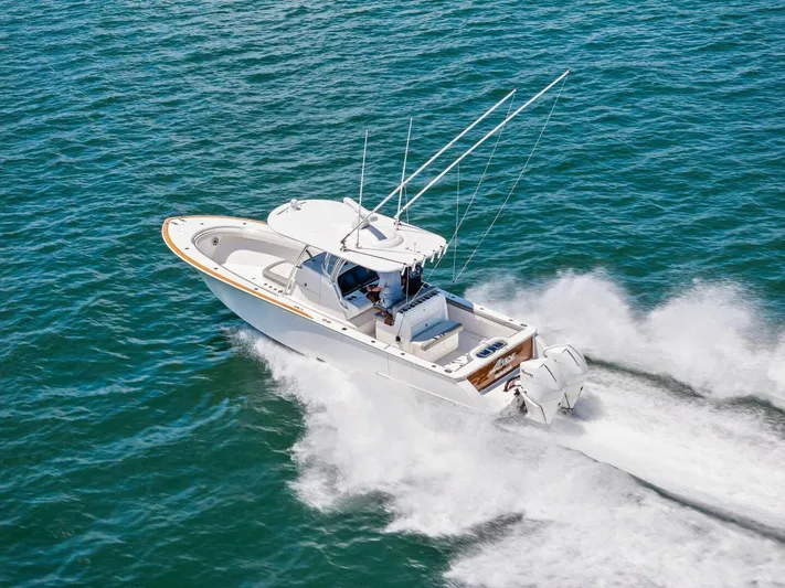 Lily Yacht Photos Pics 