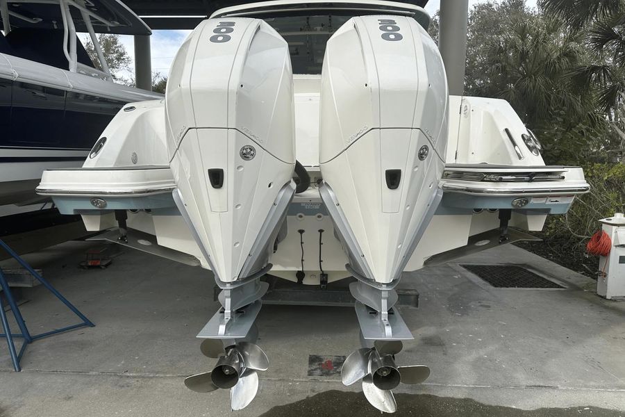 2021 Boston Whaler 320 Vantage