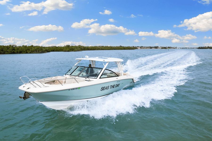 2021 Boston Whaler 320 Vantage