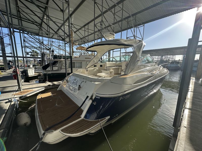 2007 Cruisers Yachts 420 Express