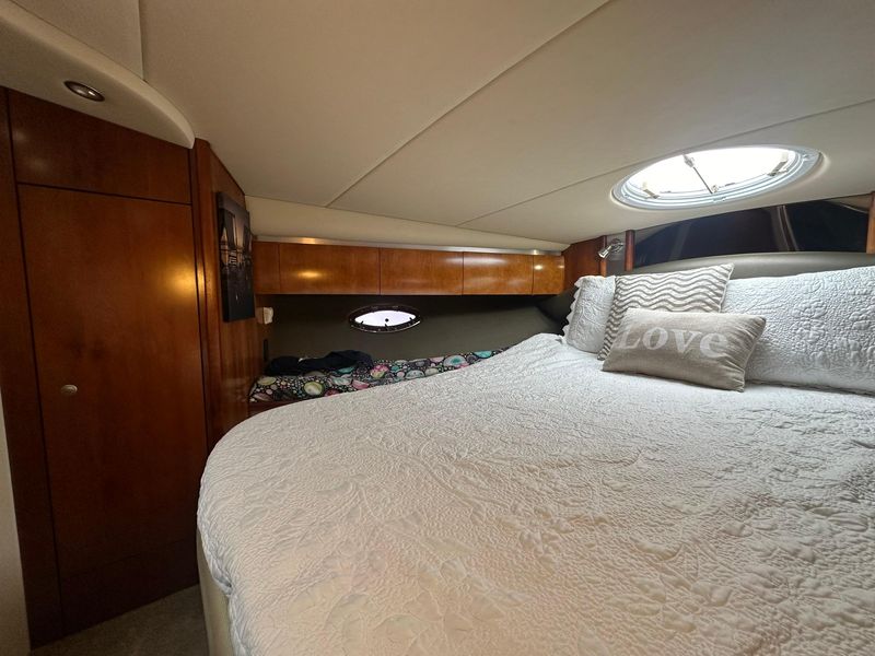 2007 Cruisers Yachts 420 Express