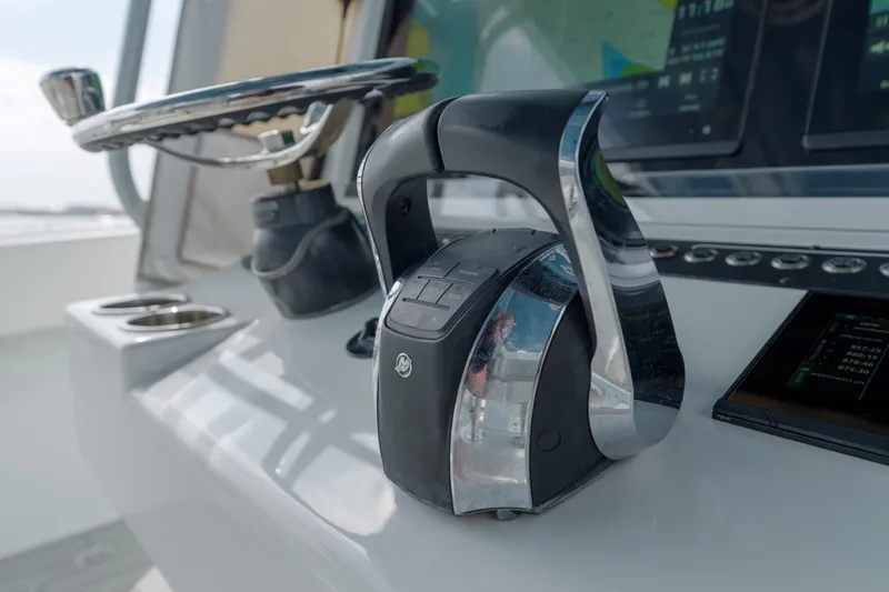 Double Tap Yacht Photos Pics Freeman 42 42LR Double Tap- Helm