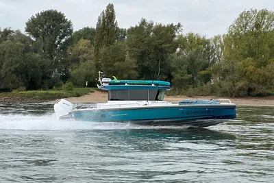 2022 Axopar 28 CABIN
