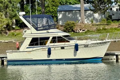 Tollycraft 34 Sport Sedan