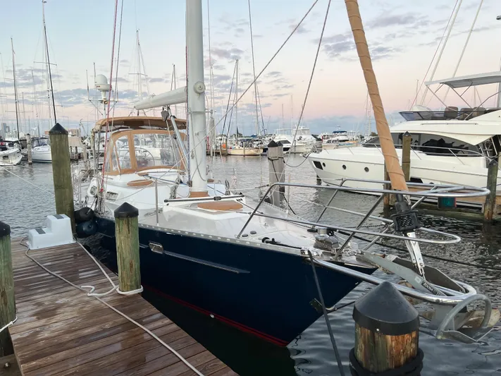 Namaste Yacht Photos Pics profile from starboard bow