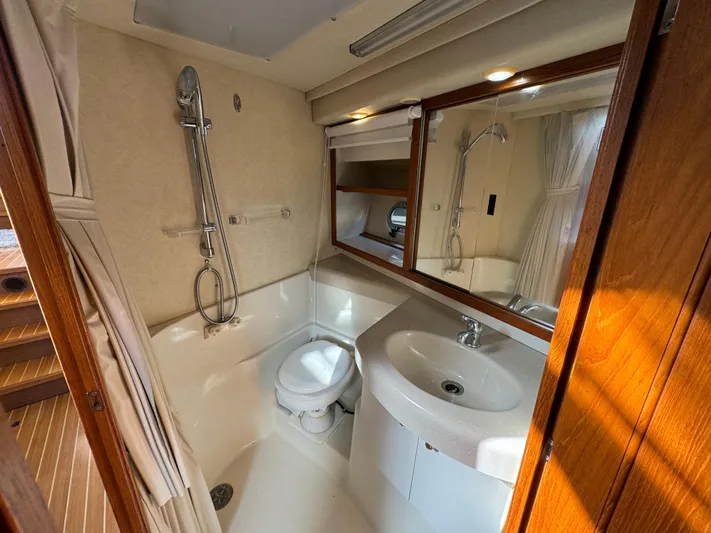 Presence Yacht Photos Pics 