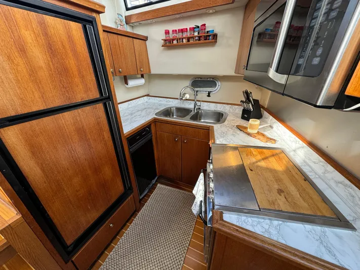 Presence Yacht Photos Pics 