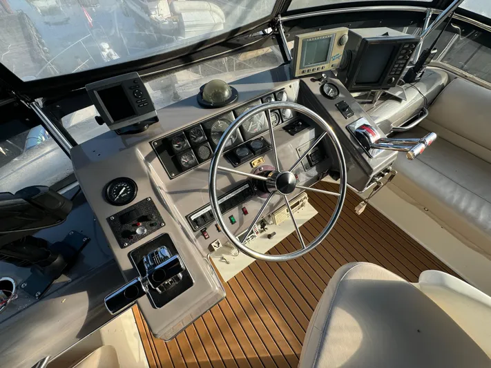 Presence Yacht Photos Pics 