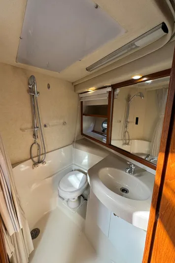 Presence Yacht Photos Pics 