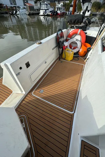 Presence Yacht Photos Pics 