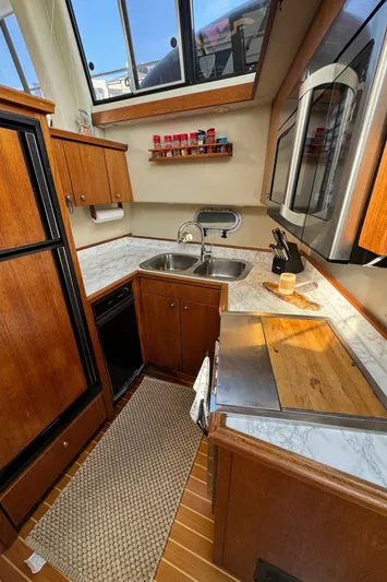 Presence Yacht Photos Pics 