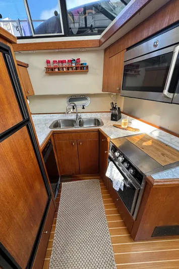 Presence Yacht Photos Pics 