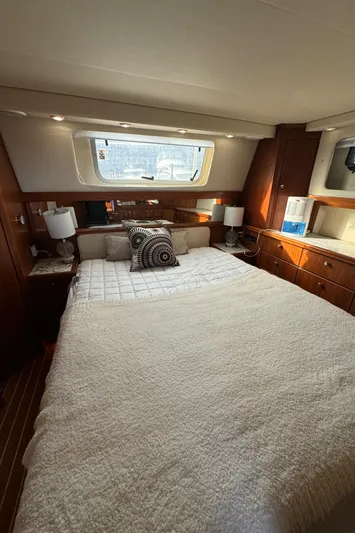 Presence Yacht Photos Pics 