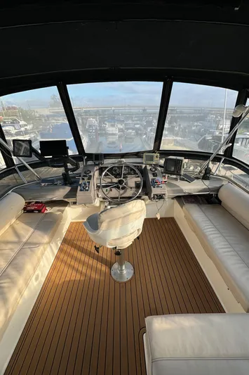 Presence Yacht Photos Pics 