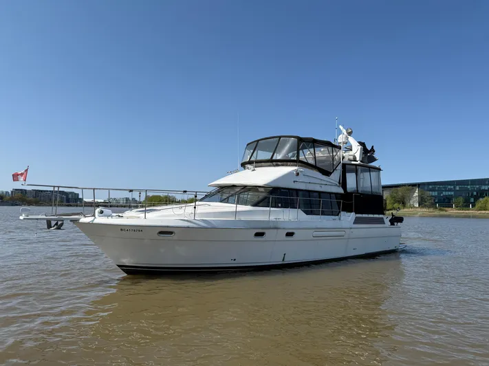 Presence Yacht Photos Pics 