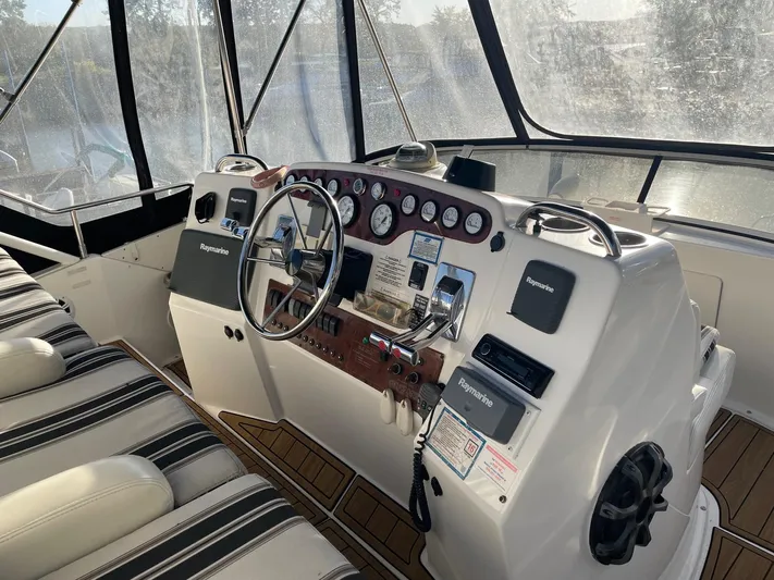  Yacht Photos Pics 1999 Silverton 392 Motor Yacht helm with navigation instruments and striped seating.