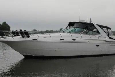Cruisers Yachts 4270 Express