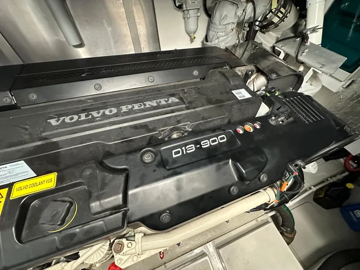 Forever Young Yacht Photos Pics 