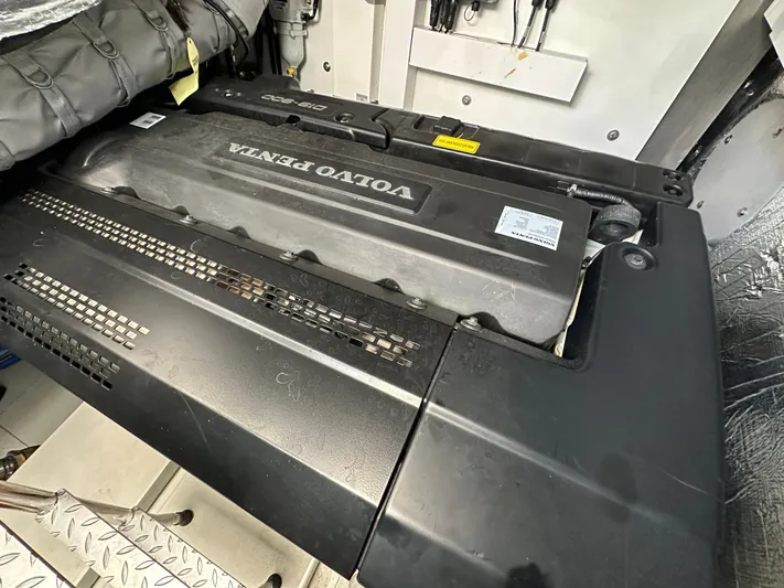 Forever Young Yacht Photos Pics 