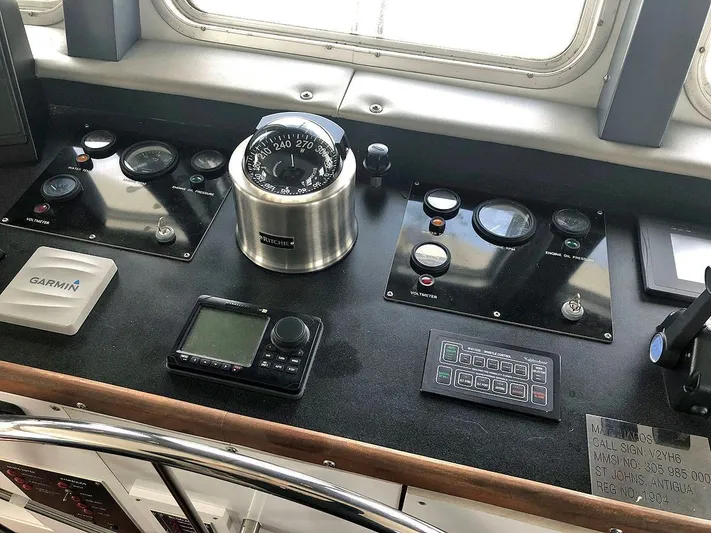 Care Bear Yacht Photos Pics Control panel of 2013 Ocean Voyager 95 EXPEDITION yacht with navigation instruments.
