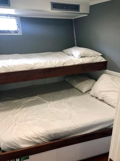 Care Bear Yacht Photos Pics Bunk beds in the 2013 Ocean Voyager 95 EXPEDITION yacht cabin.