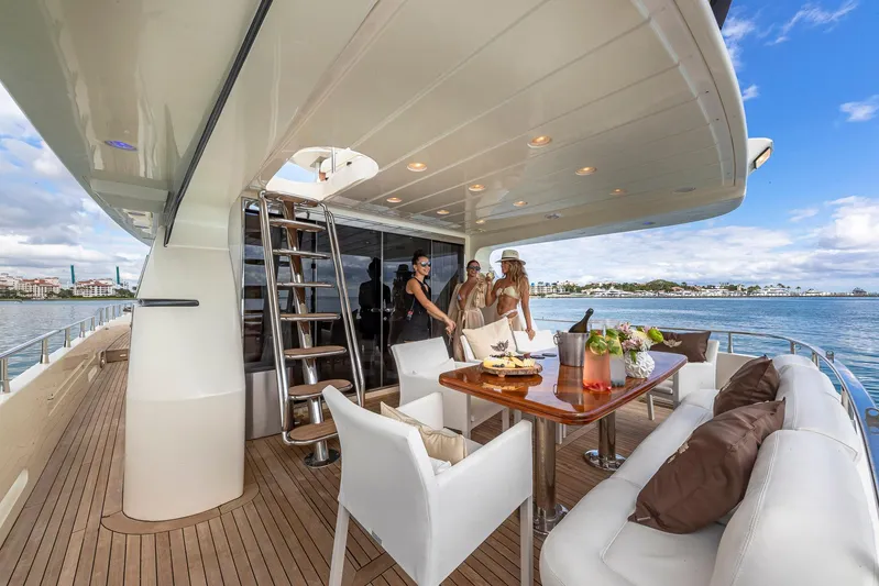 Salt Shaker Yacht Photos Pics 