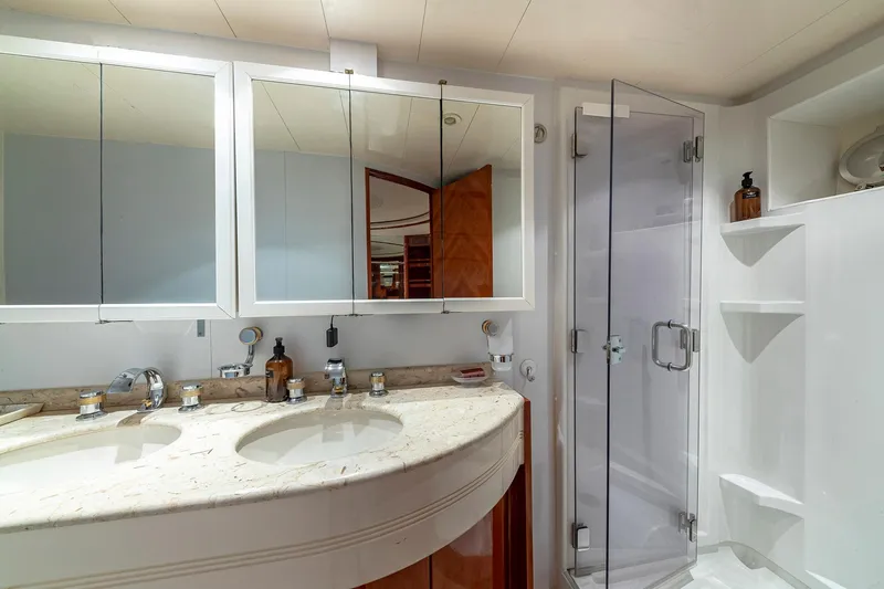 Salt Shaker Yacht Photos Pics 