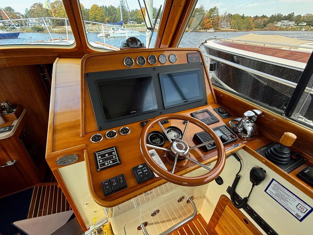 2005 Hinckley 44 