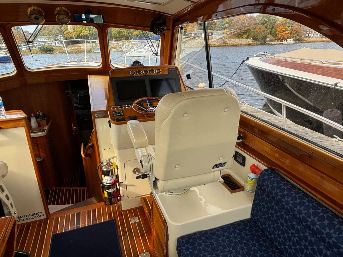 2005 Hinckley 44 