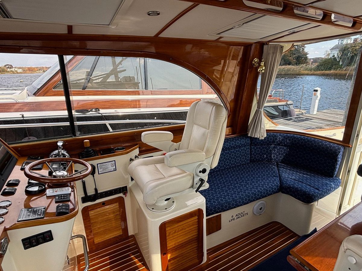 2005 Hinckley 44 
