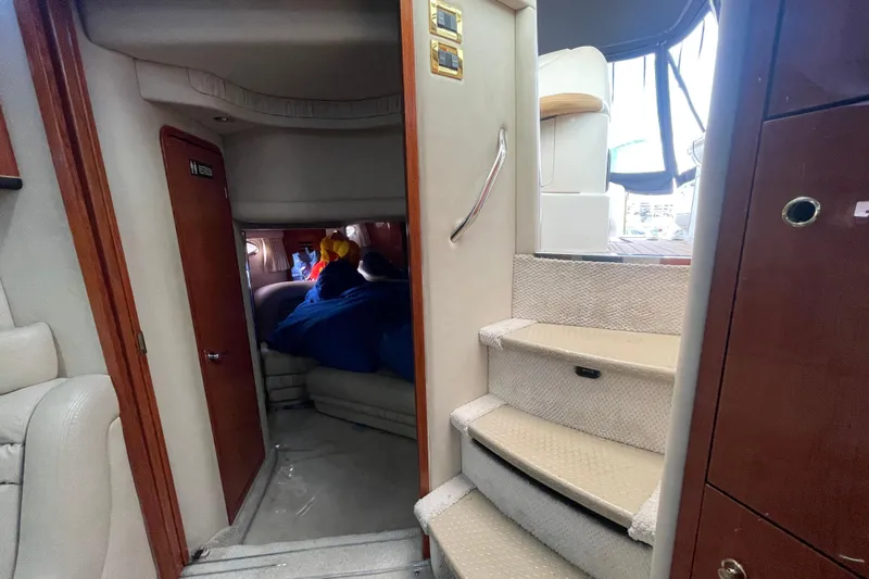  Yacht Photos Pics Interior of 1999 Sea Ray 460 Sundancer yacht with stairs and cozy cabin.