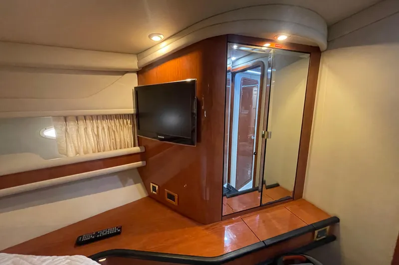  Yacht Photos Pics Interior of 1999 Sea Ray 460 Sundancer yacht with TV and mirrored cabinet.