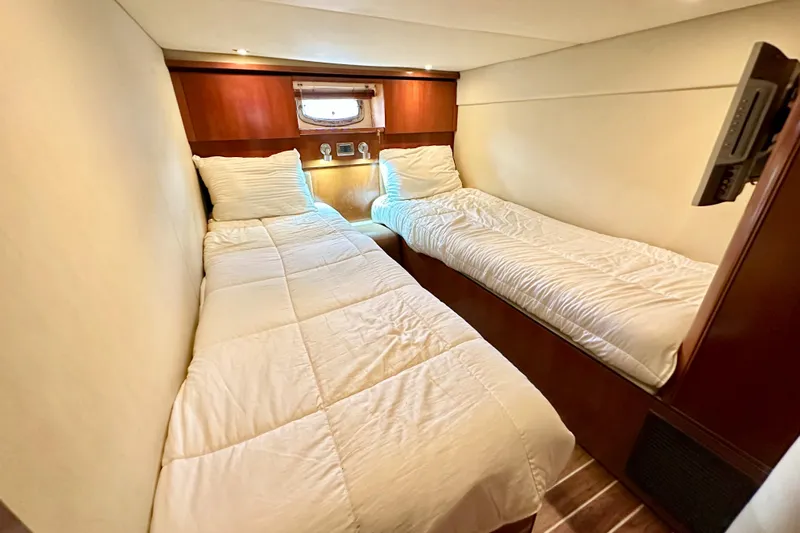 Tsuki Yacht Photos Pics Twin cabin interior of 2005 Sea Ray 48 Sundancer yacht with cozy bedding.