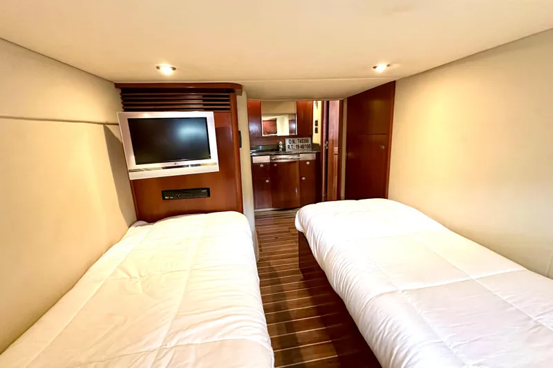 Tsuki Yacht Photos Pics Interior cabin of 2005 Sea Ray 48 Sundancer with twin beds and TV.