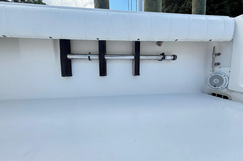  Yacht Photos Pics 2009 Regulator 34SS boat interior with rod holders and speaker.