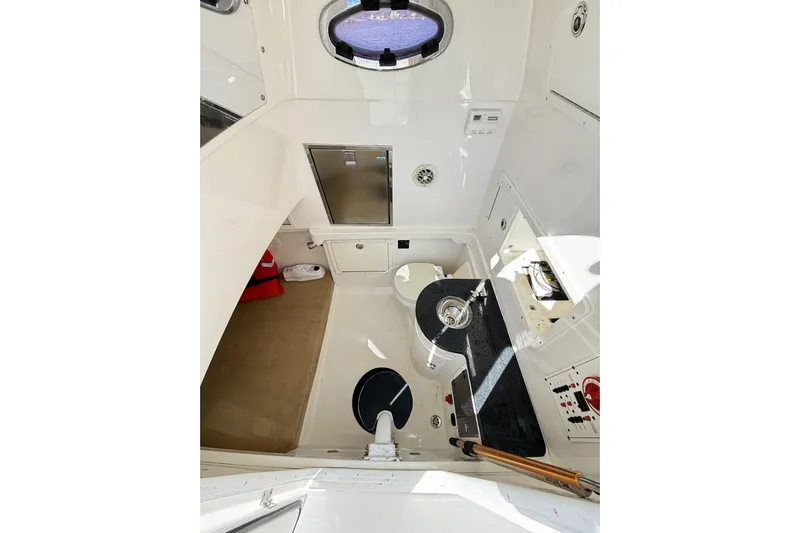  Yacht Photos Pics 2009 Regulator 34SS boat interior with compact cabin and amenities.