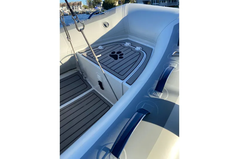 Jolly Time Yacht Photos Pics Leopard 42 boat interior, 2021 model, featuring sleek design and modern fittings.