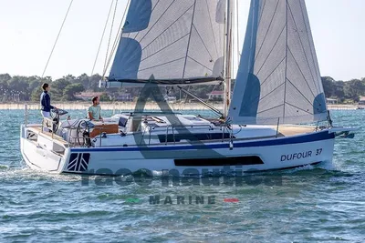 2025 Dufour 37