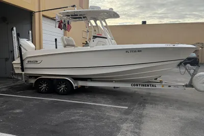 Boston Whaler 230 Outrage