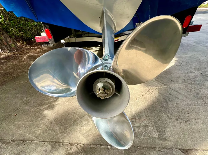  Yacht Photos Pics Propeller of NJM NSB-28 boat, 2023 model, on concrete surface.